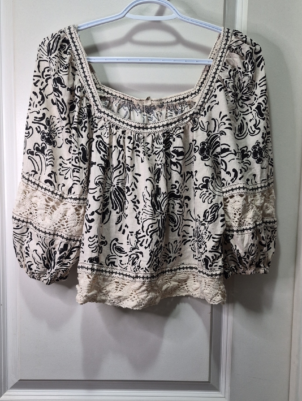 Christian Siriano Cream and Black Floral Peasant Blouse Linen Blend